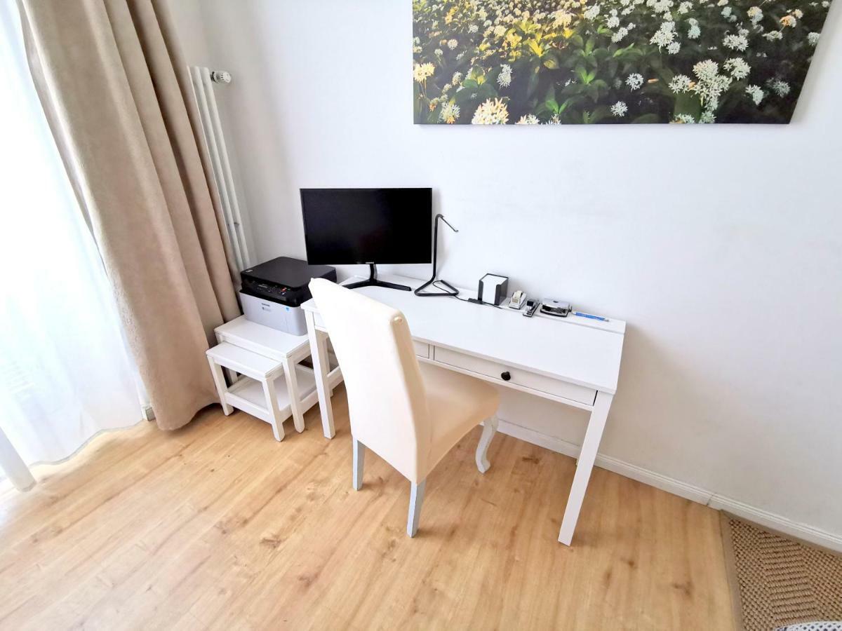 Gastein By Rockchair Apartments L Superhost Status L 2 Bedrooms Boxspringbeds 1,5 Bathrooms - Cozy Family & Business Flair Welcomes You! Berlin Eksteriør billede