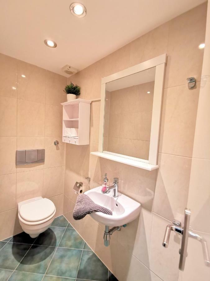 Gastein By Rockchair Apartments L Superhost Status L 2 Bedrooms Boxspringbeds 1,5 Bathrooms - Cozy Family & Business Flair Welcomes You! Berlin Eksteriør billede